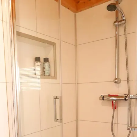 Tiny House Of Happiness - Shared Hot Tub *